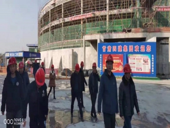 市住建局检查组一行到洋县对项目施工现场进行检查及指导工作