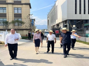 西乡县委副书记、县长王亚珍现场检查指导一馆一中心项目建设